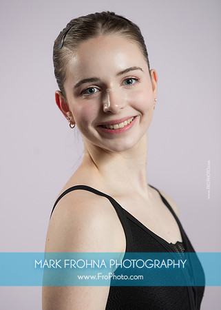 Headshot Gaby 2025-1