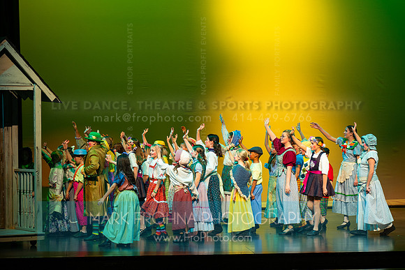 KM Wizard of Oz Munchkins-75