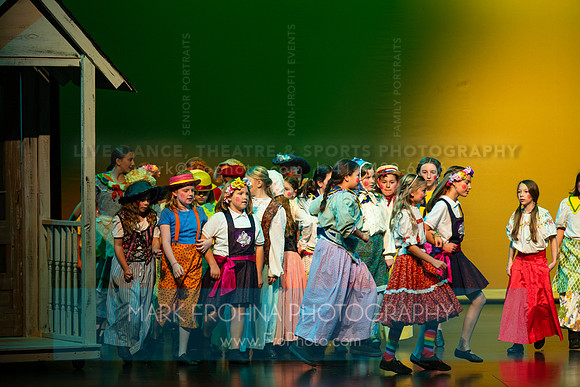 KM Wizard of Oz Munchkins-64