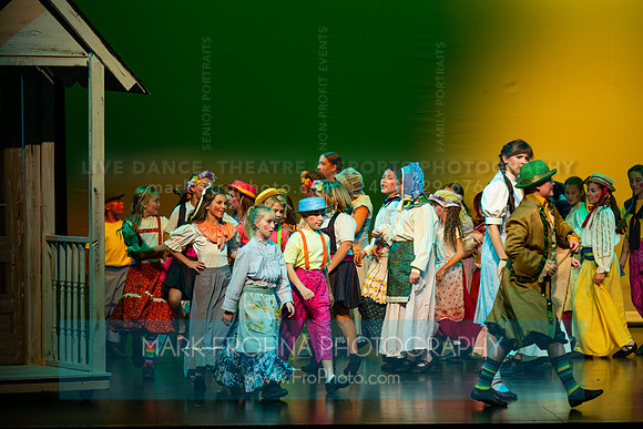 KM Wizard of Oz Munchkins-60