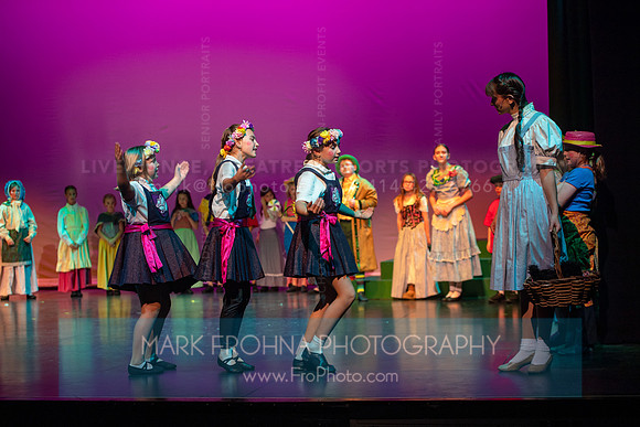KM Wizard of Oz Munchkins-144
