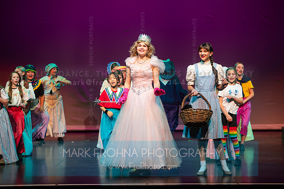 KM Wizard of Oz Munchkins-139