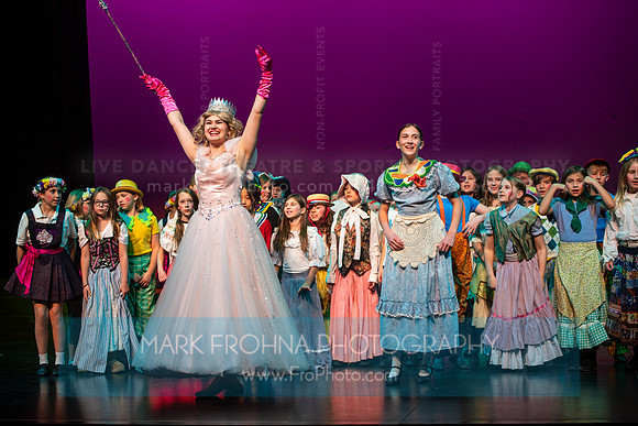 KM Wizard of Oz Munchkins-118