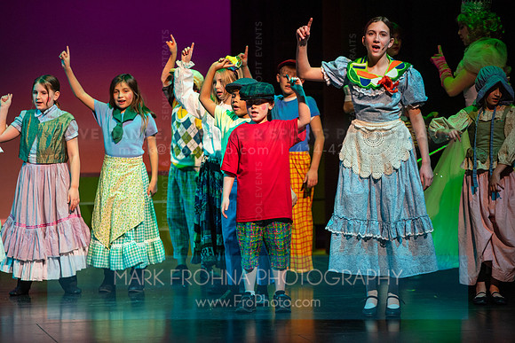KM Wizard of Oz Munchkins-112