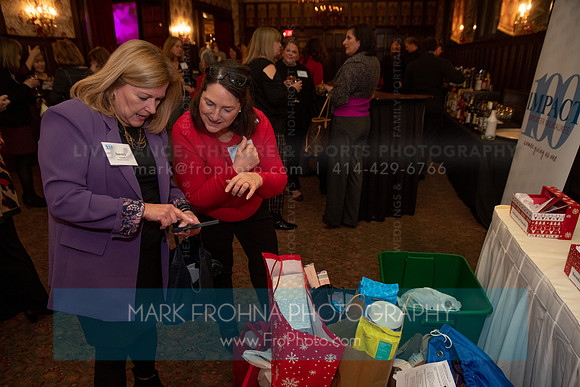 Impact100 Helping Hands 2022-11