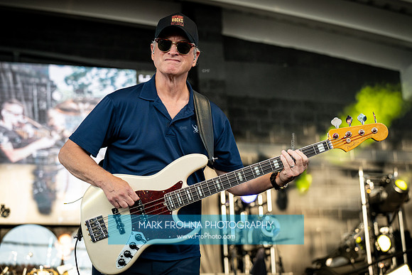 Skylight Rocks Gary Sinise Show-101