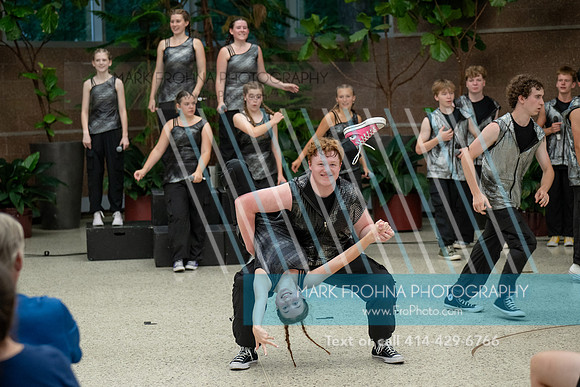 Main Street Song and Dance Zoo 2026-70