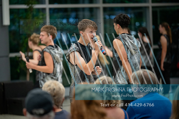 Main Street Song and Dance Zoo 2026-75