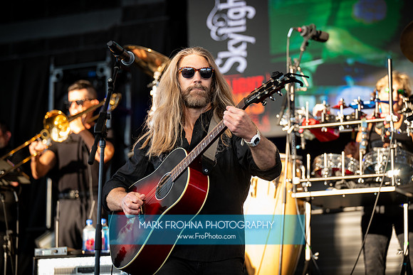 Skylight Rocks Gary Sinise Show-104
