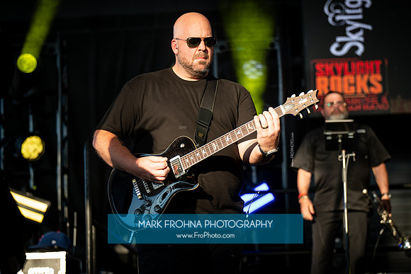 Skylight Rocks Gary Sinise Show-98