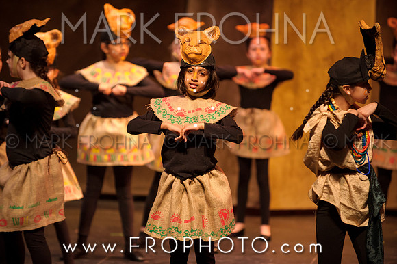 Brook El Lion King Getting Ready-35