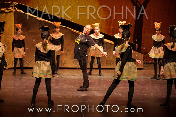 Brook El Lion King Getting Ready-34