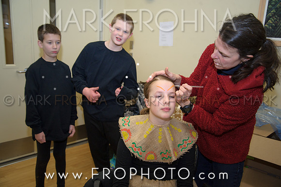 Brook El Lion King Getting Ready-6