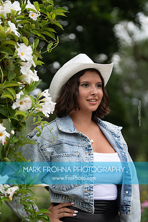 Senior Isabelle Xtras-115