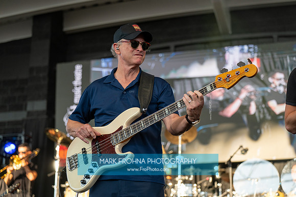 Skylight Rocks Gary Sinise Show-96