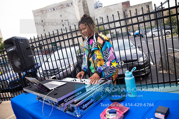 Renaissance to Next Act Parade-050