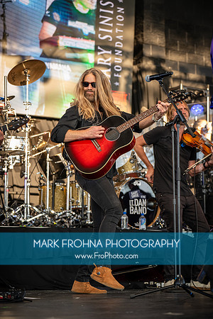 Skylight Rocks Gary Sinise Show-110