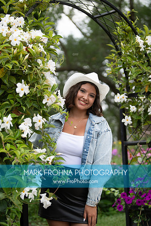 Senior Isabelle Xtras-114