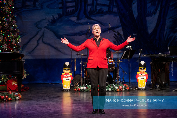 Skylight Sings Holiday Special-035