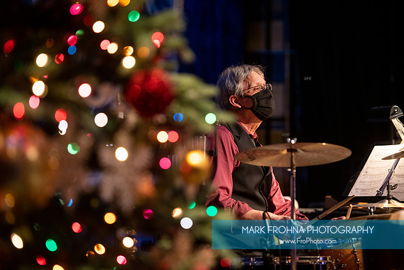 Skylight Sings Holiday Special-030
