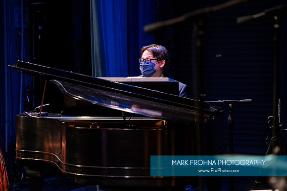 Skylight Sings Holiday Special-031