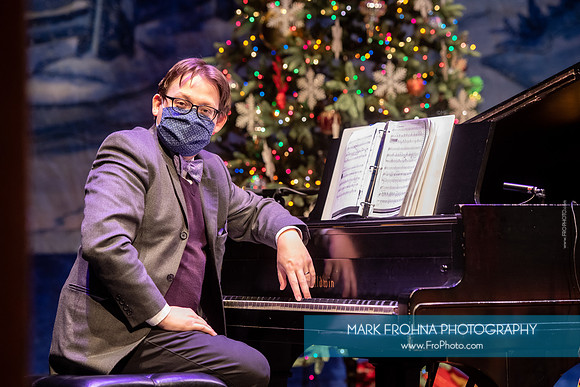 Skylight Sings Holiday Special-024