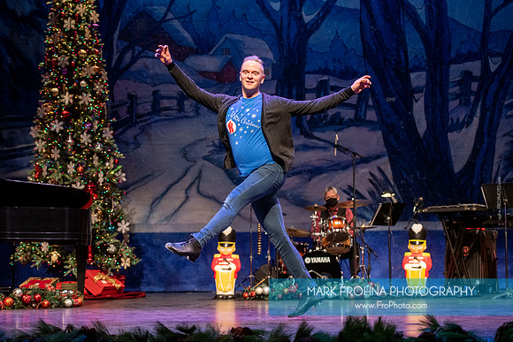 Skylight Sings Holiday Special-018