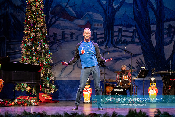 Skylight Sings Holiday Special-017