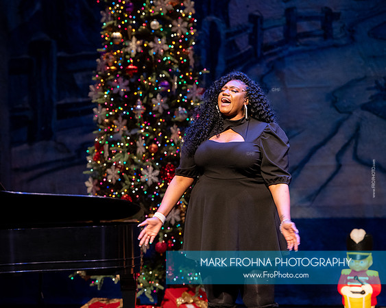 Skylight Sings Holiday Special-045
