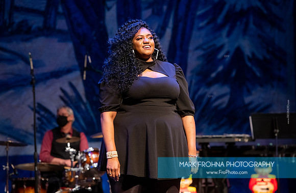 Skylight Sings Holiday Special-042