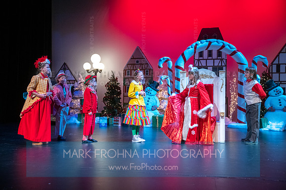BCA Panto Grinch-096