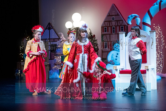 BCA Panto Grinch-098