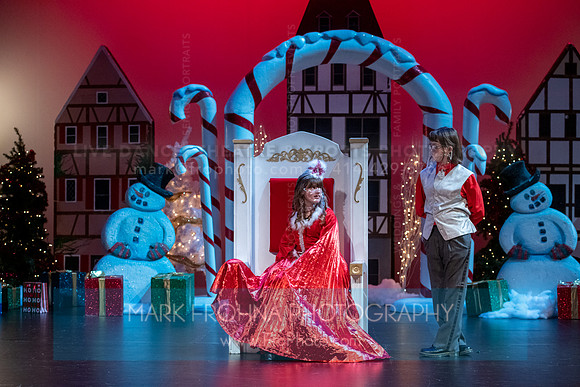 BCA Panto Grinch-095