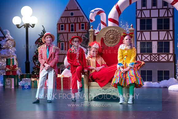 BCA Panto Grinch-084