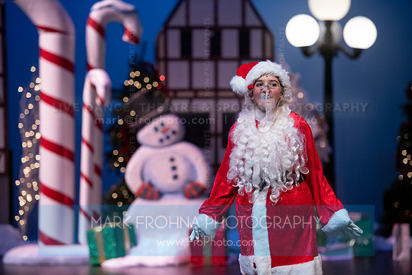BCA Panto Grinch-082