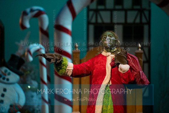 BCA Panto Grinch-058