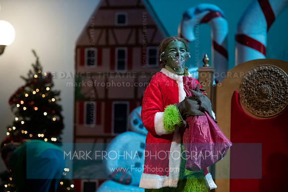 BCA Panto Grinch-057