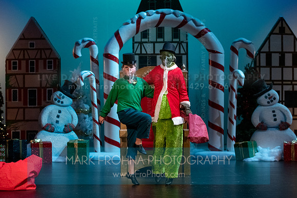 BCA Panto Grinch-055