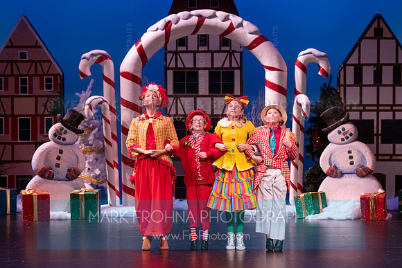 BCA Panto Grinch-053