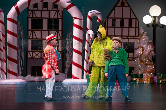 BCA Panto Grinch-026
