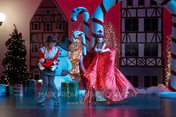 BCA Panto Grinch-137