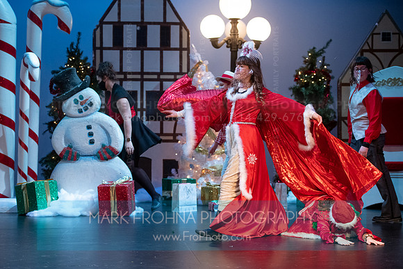 BCA Panto Grinch-147