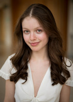 Laura Headshot 2023-16