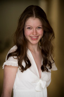 Laura Headshot 2023-14