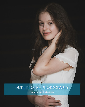 Laura Headshot 2023-10