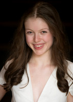 Laura Headshot 2023-12