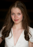 Laura Headshot 2023-11