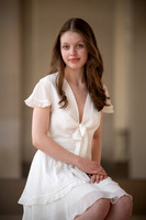 Laura Headshot 2023-8