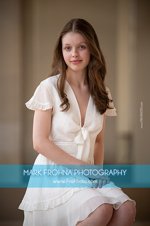 Laura Headshot 2023-8
