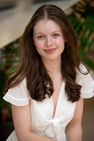 Laura Headshot 2023-5